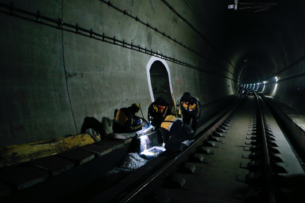 望花铁路运营隧道病害现状